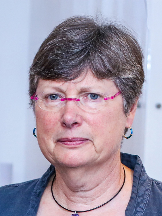 Fiona Charles
                