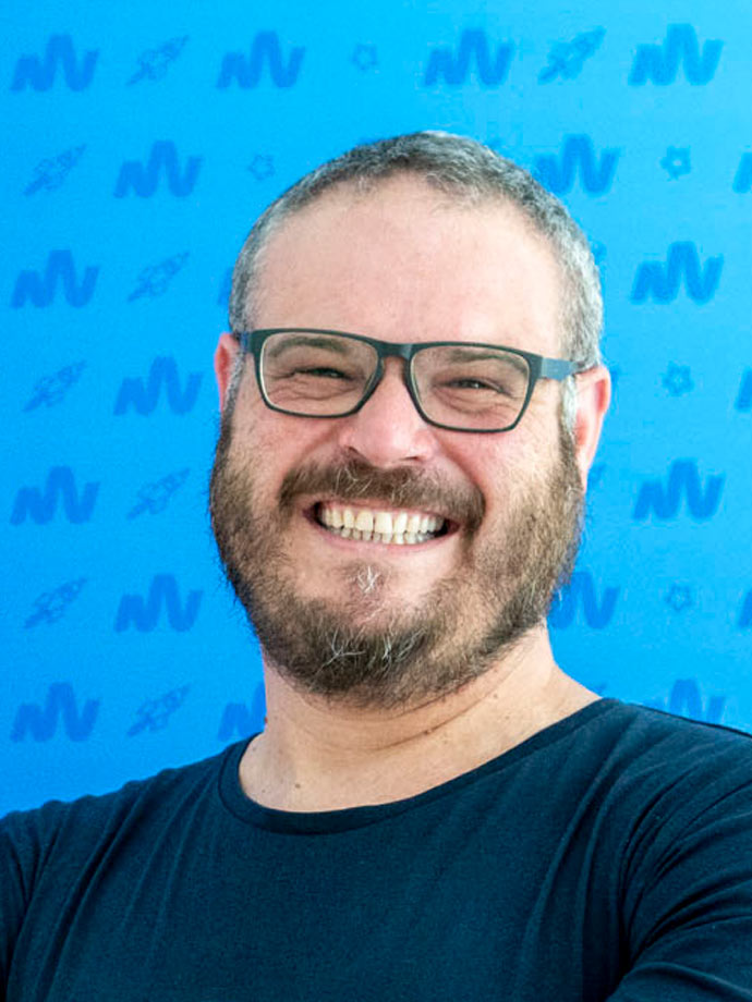 Dominique Mühlbauer
                