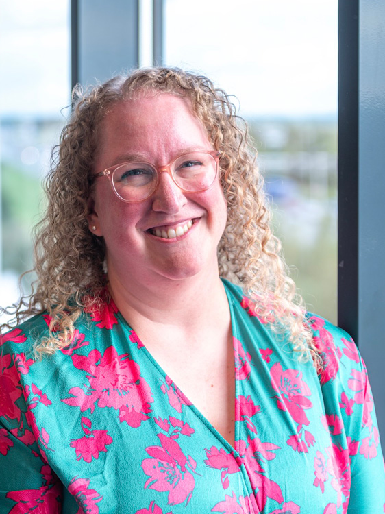 Profile Image Linda van de Vooren